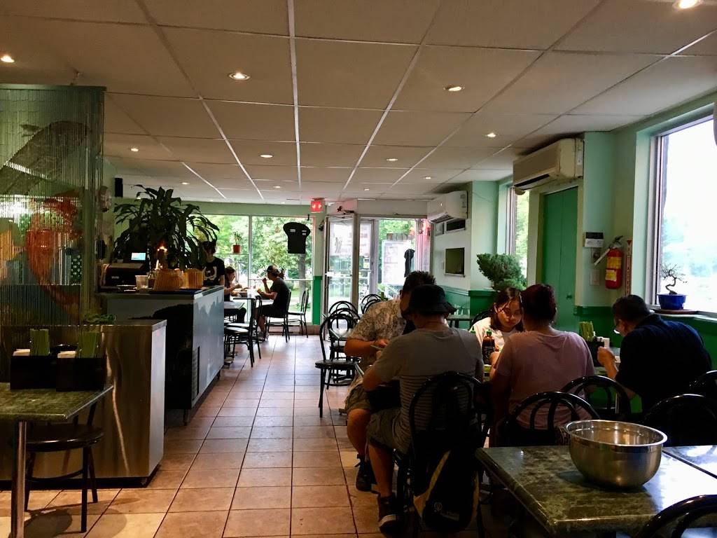 Restaurant Nguyen Phi | restaurant | 6260 Chemin de la Côte-des-Neiges, Montréal, QC H3S 2A3, Canada | 5143441863 OR +1 514-344-1863