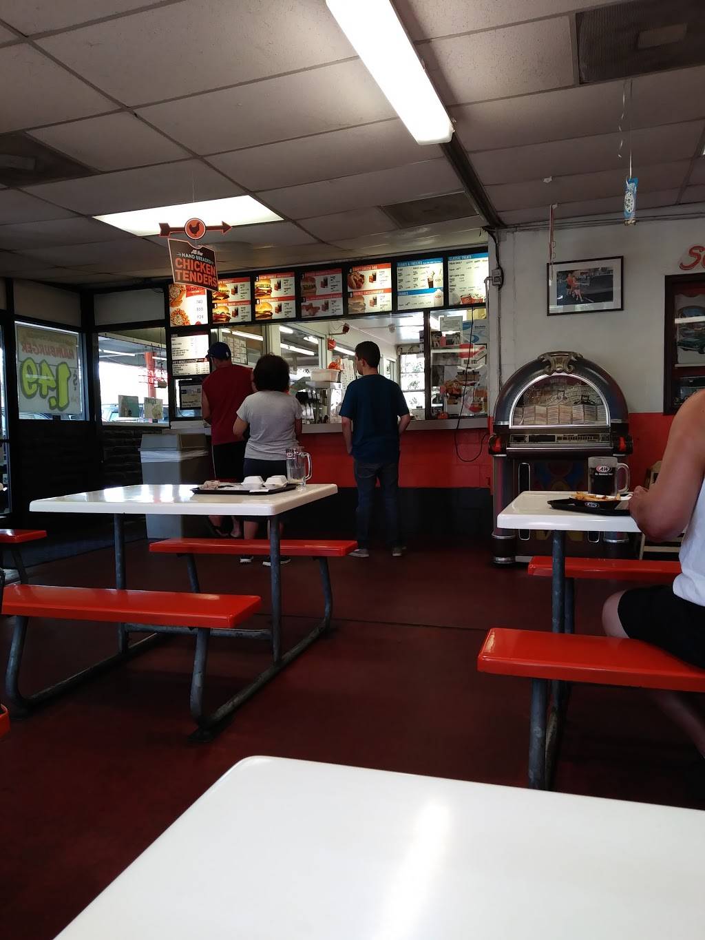 A&W All-American Food | restaurant | 1404 G St, Modesto, CA 95354, USA | 2095227700 OR +1 209-522-7700