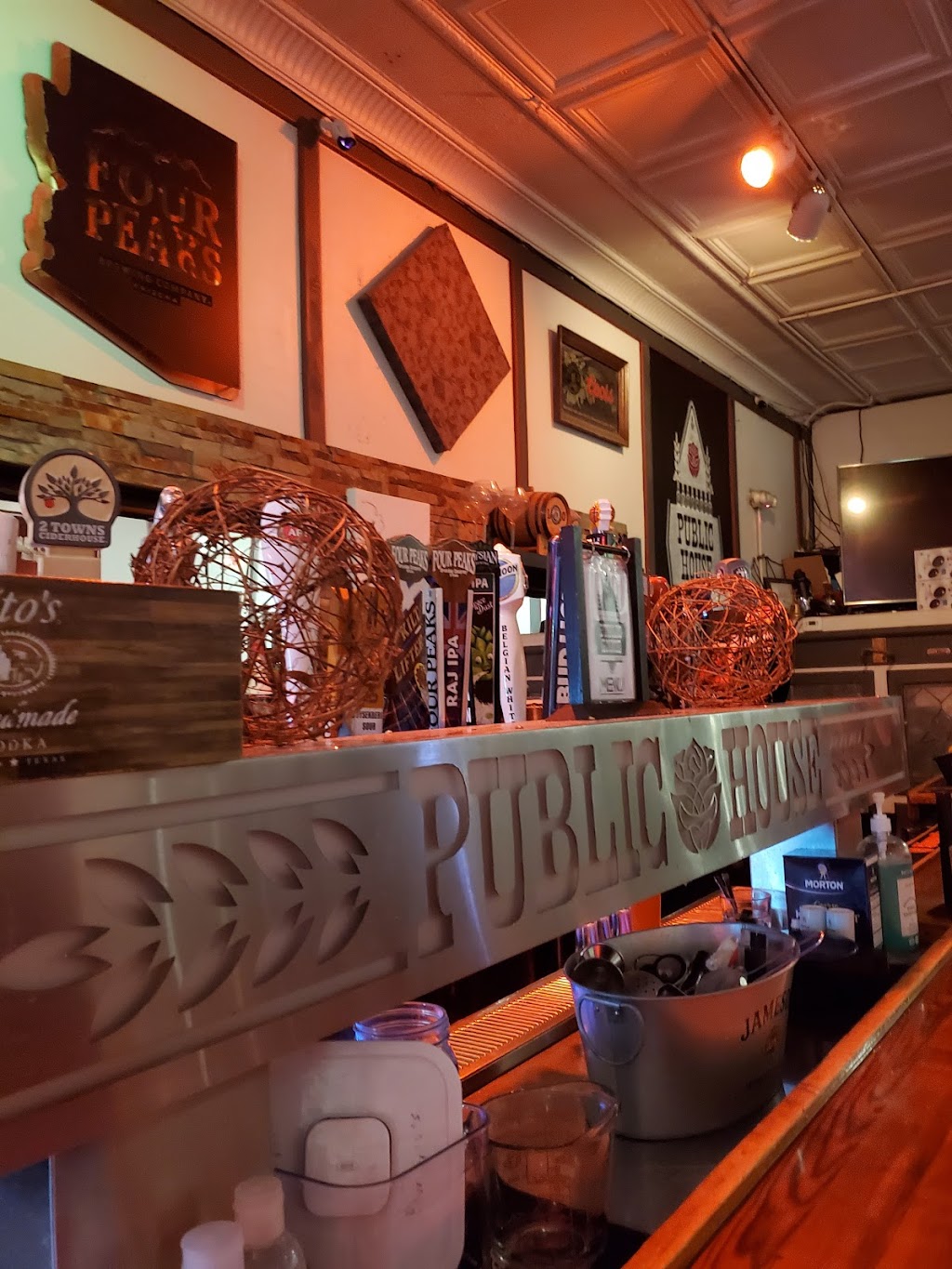 Prescott Public House | restaurant | 218 W Gurley St, Prescott, AZ 86301, USA | 9282778062 OR +1 928-277-8062