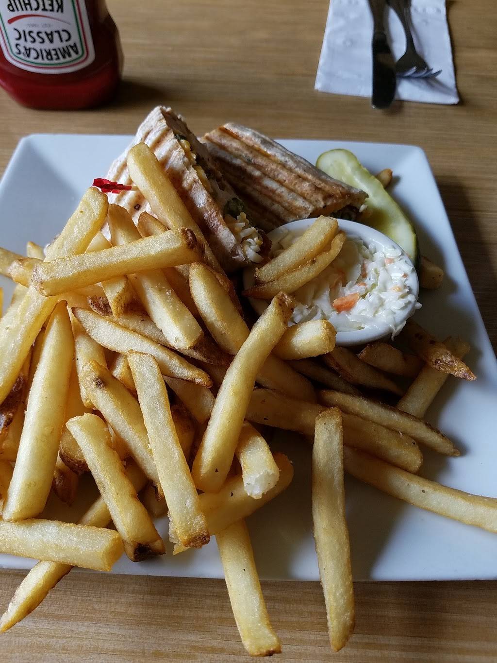 Candlewyck Diner | restaurant | 179 Paterson Ave, East Rutherford, NJ 07073, USA | 2019334446 OR +1 201-933-4446