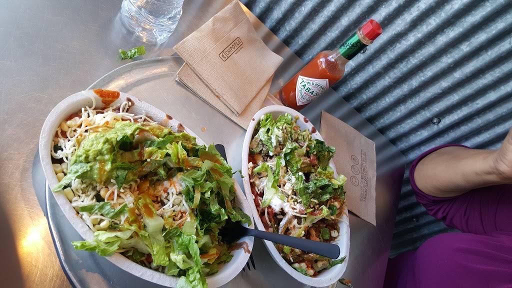 Chipotle Mexican Grill | restaurant | 396 W Army Trail Rd, Bloomingdale, IL 60108, USA | 6308932108 OR +1 630-893-2108