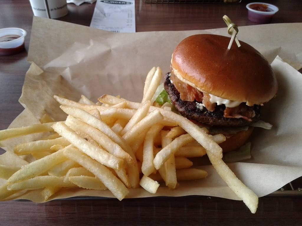 Burger 21 New Tampa | restaurant | 20304 Trout Creek Dr #106, Tampa, FL 33647, USA | 8135014910 OR +1 813-501-4910