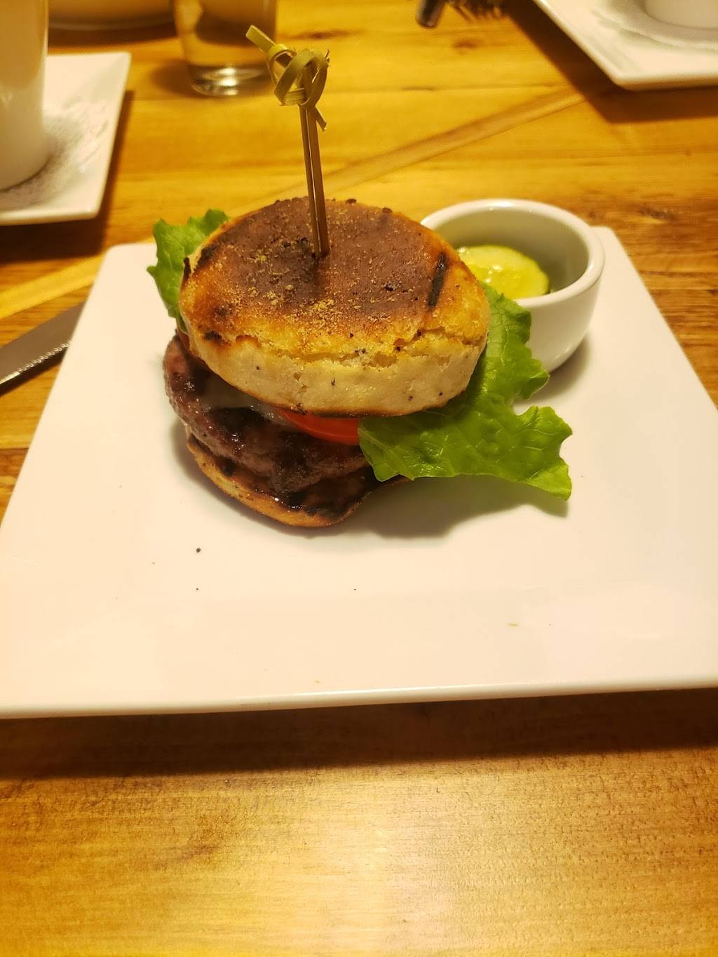 Bradys | restaurant | 37 Mechanic St, Leominster, MA 01453, USA | 9785377111 OR +1 978-537-7111