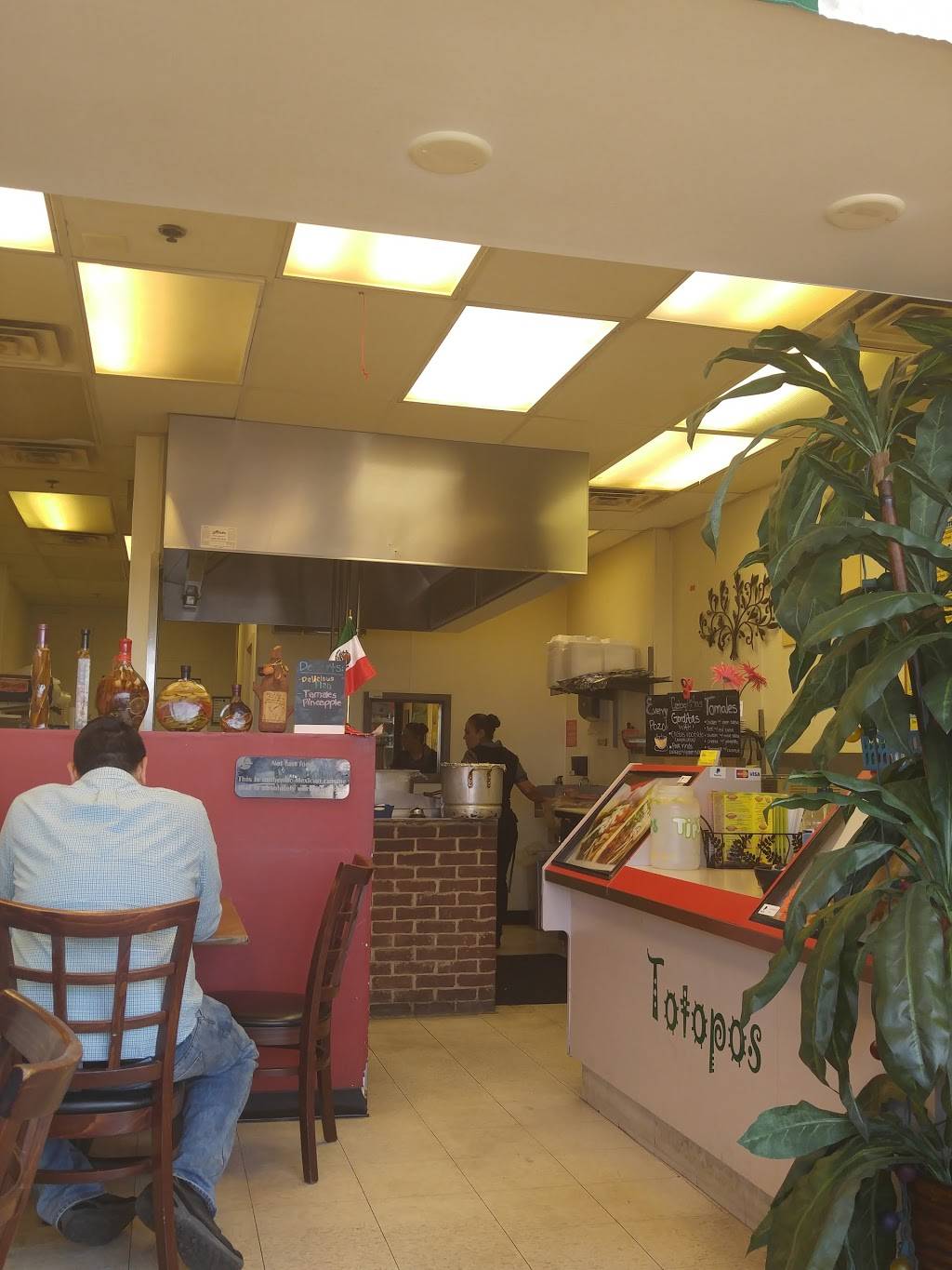 Totopos Mexican Restaurant | restaurant | 2048 Aurora Ave, Naperville, IL 60540, USA | 6306370418 OR +1 630-637-0418