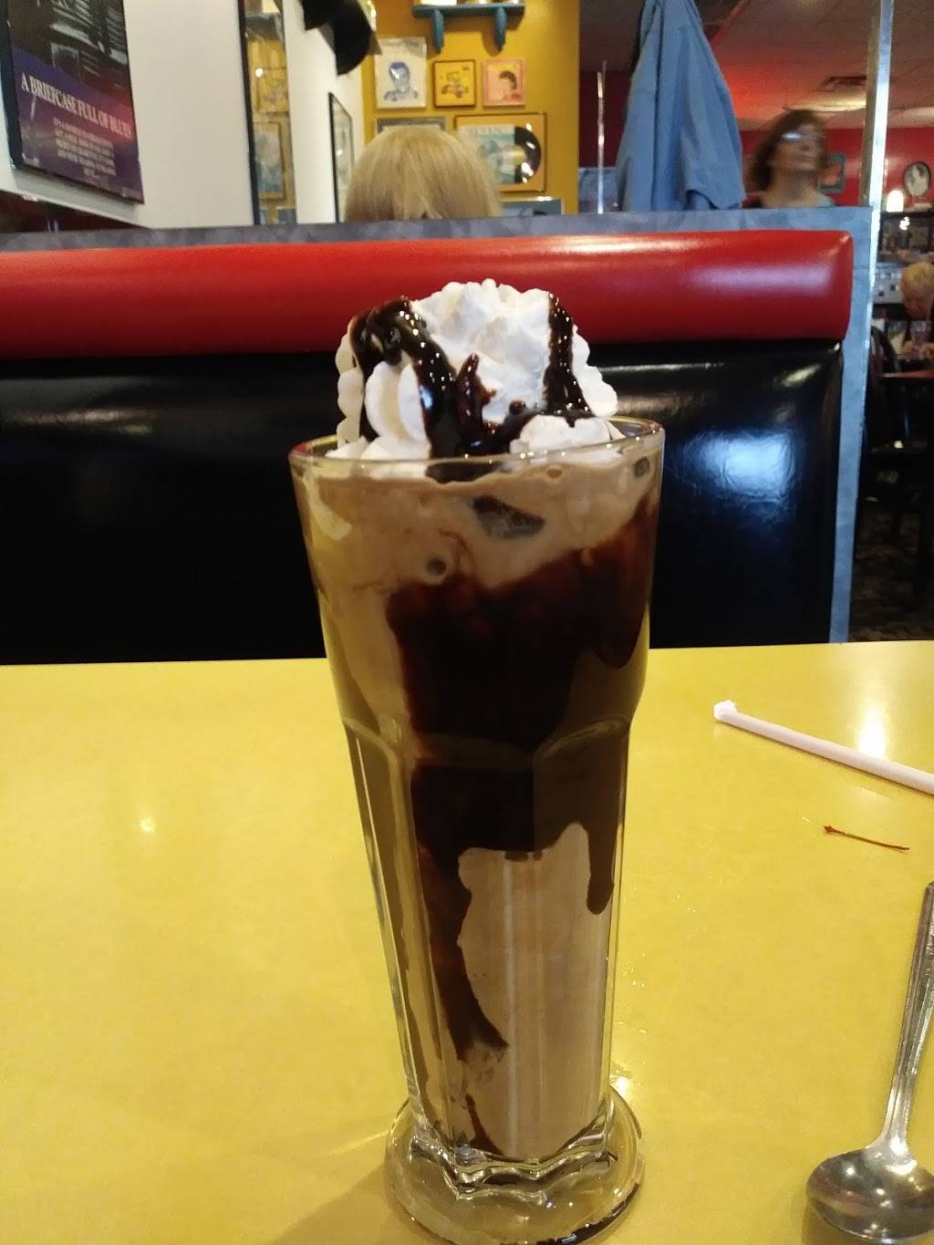 Schoops Hamburgers | restaurant | 2816 Calumet Ave, Valparaiso, IN 46383, USA | 2194642996 OR +1 219-464-2996