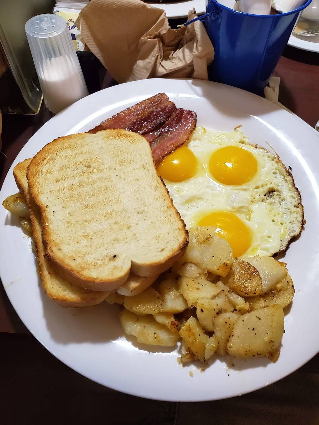 The Daily Dose Cafe | cafe | 6010 40th Ave, Kenosha, WI 53142, USA | 2629258338 OR +1 262-925-8338