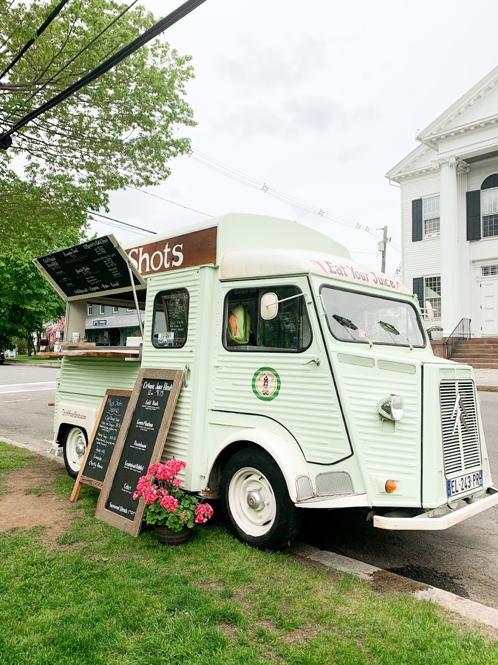 Moon Shots Juice Co. cold pressed/ organic/ raw/ local | restaurant | 175 Fort Path Rd, Madison, CT 06443, USA | 2033824343 OR +1 203-382-4343