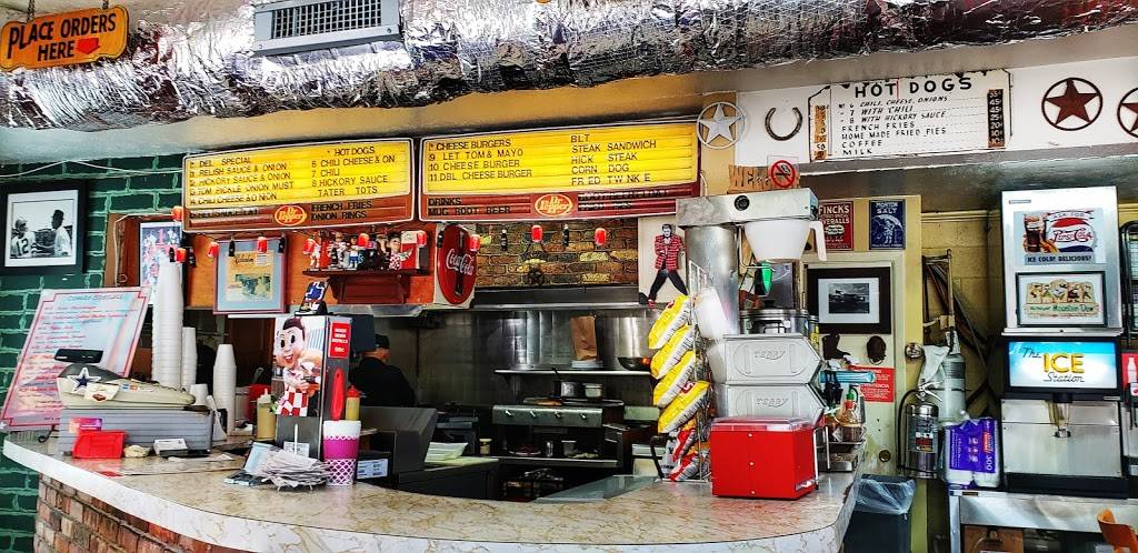 Dels Charcoal Burgers | restaurant | 110 S McKinney St, Richardson, TX 75081, USA | 9722359191 OR +1 972-235-9191