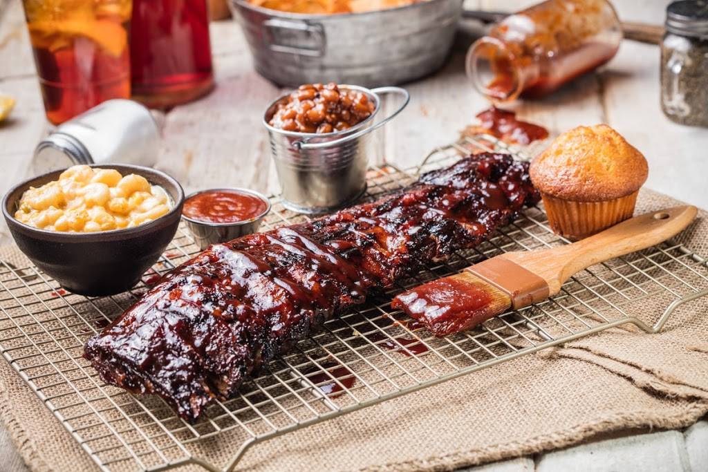 Famous Daves Bar-B-Que | restaurant | 11308 Hwy 55, Plymouth, MN 55441, USA | 7635250500 OR +1 763-525-0500