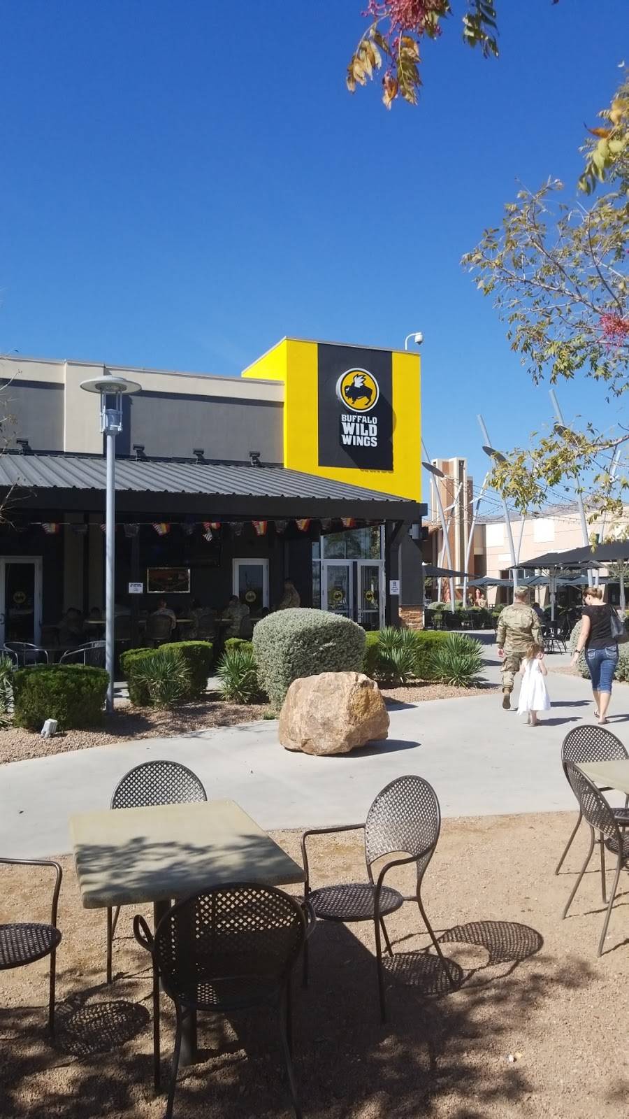 Buffalo Wild Wings | meal takeaway | 1617 Pleasonton Rd #101, Fort Bliss, TX 79916, USA | 9155662999 OR +1 915-566-2999