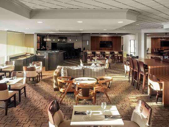 The View Restaurant at Eagle Crest Resort | restaurant | 1275 S Huron St, Ypsilanti, MI 48197, USA | 7344872000 OR +1 734-487-2000