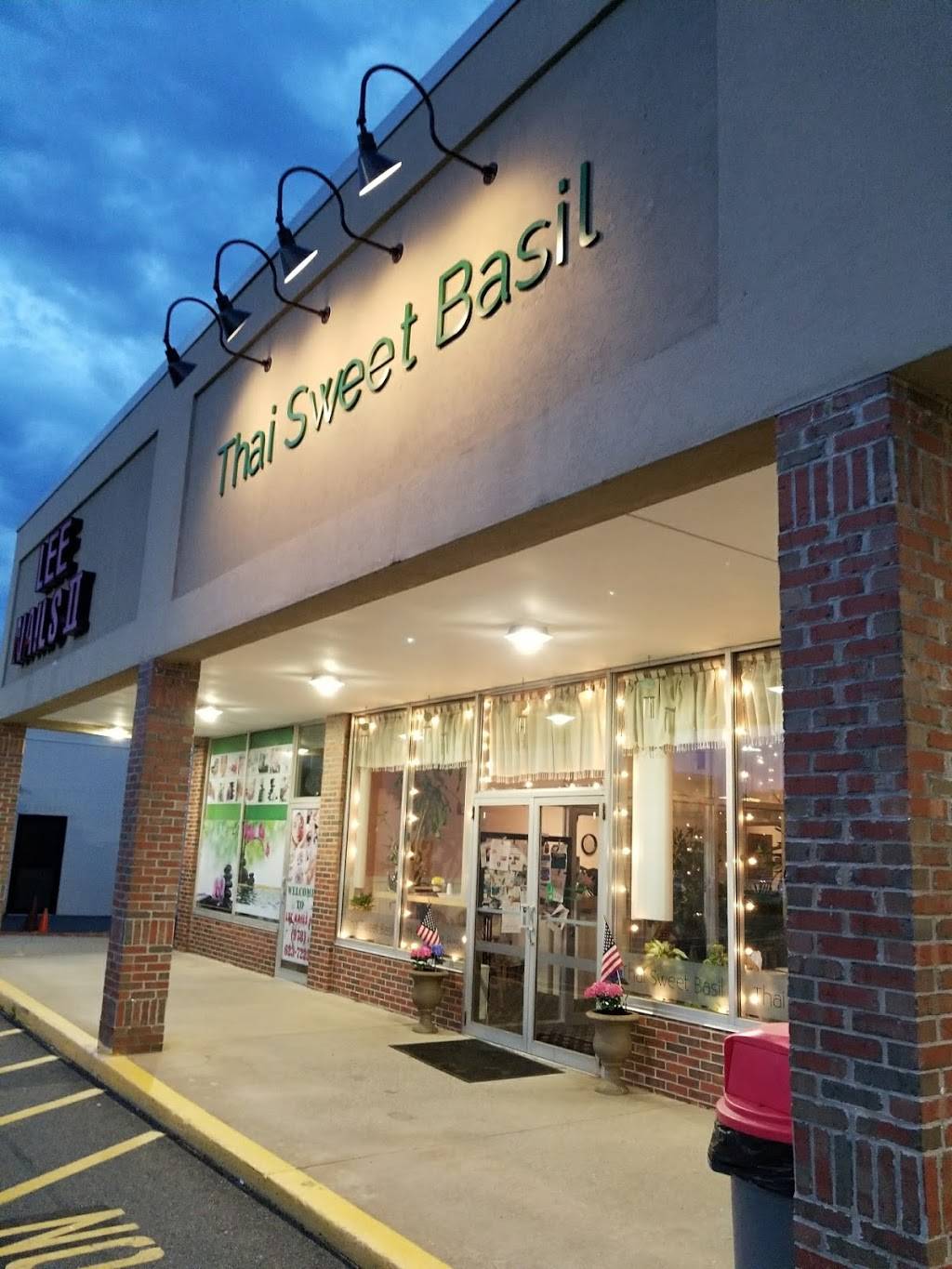 Thai Sweet Basil | restaurant | 209 N Main St, Andover, MA 01810, USA | 9784708098 OR +1 978-470-8098