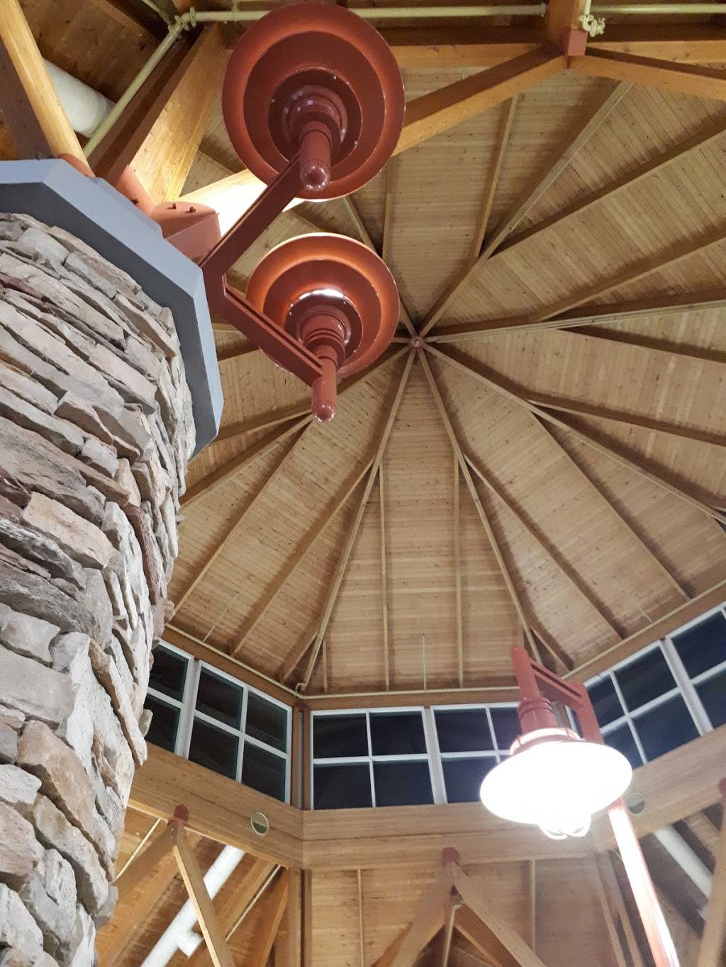 New York Fries - Gateway To Niagara | restaurant | 424 South Service Road RU2, Grimsby, ON L3M 3K4, Canada | 9059459963 OR +1 905-945-9963