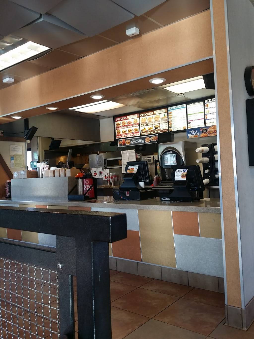 Jack in the Box | restaurant | 2424 E International Blvd, Oakland, CA 94601, USA | 5102611335 OR +1 510-261-1335