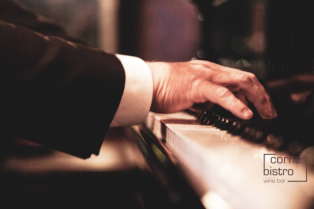 Corner Bistro | night club | 9823 Tapestry Park Circle, Jacksonville, FL 32246, USA | 9046191931 OR +1 904-619-1931