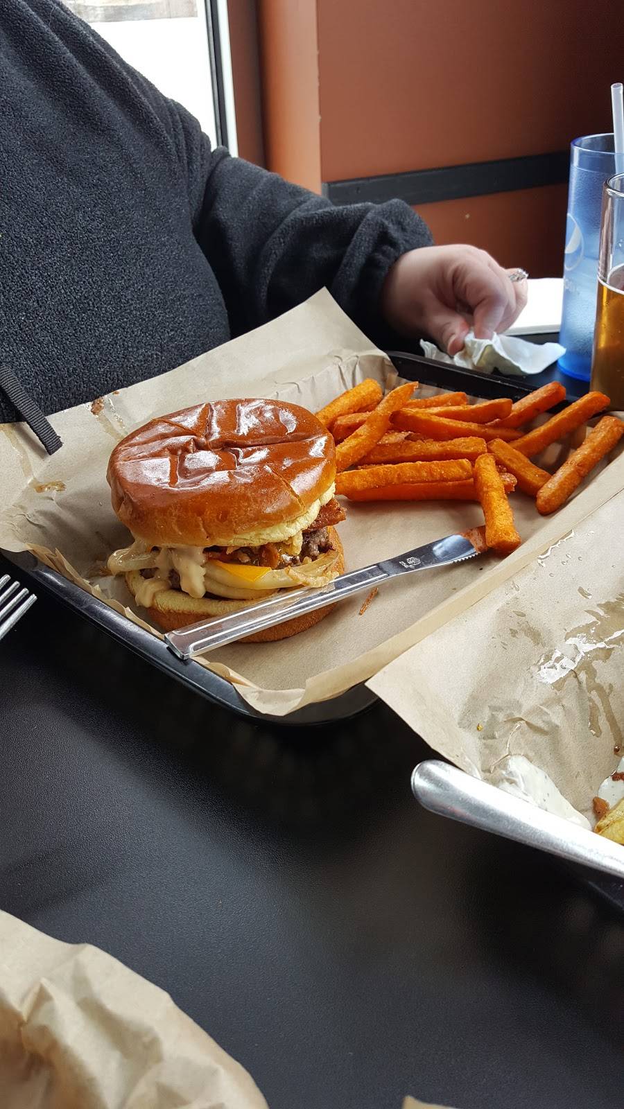 Mr Brews Taphouse | restaurant | 201 S Riverheath Way Suite 1100, Appleton, WI 54915, USA | 9208153516 OR +1 920-815-3516