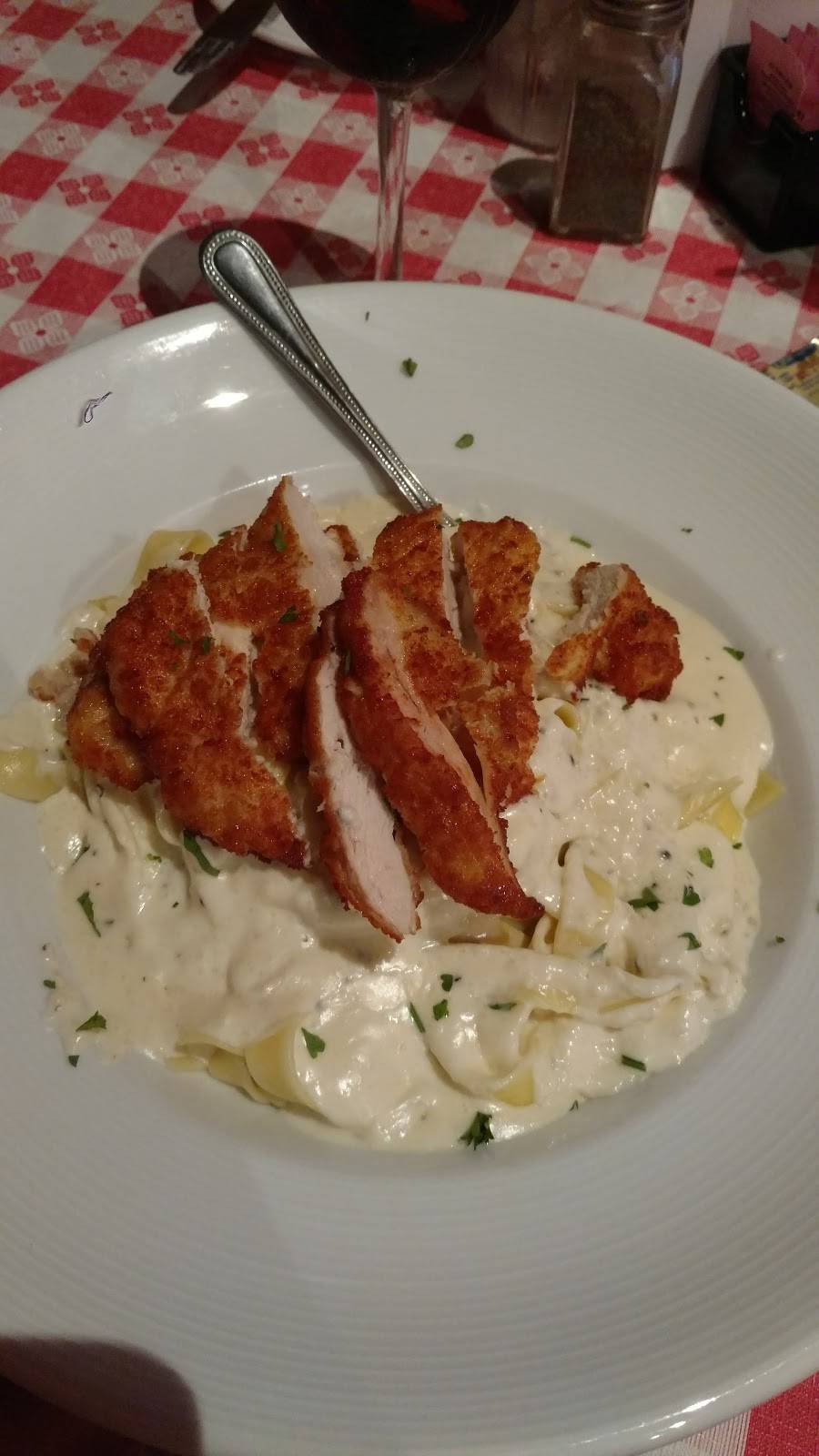 Gios Italian Restaurant | restaurant | 101 W Main St, Llano, TX 78643, USA | 3254234078 OR +1 325-423-4078