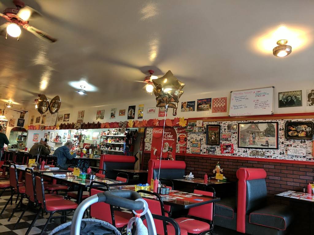 Missys Arcade Restaurant | restaurant | 116 Diamond St, Titusville, PA 16354, USA | 8148278110 OR +1 814-827-8110