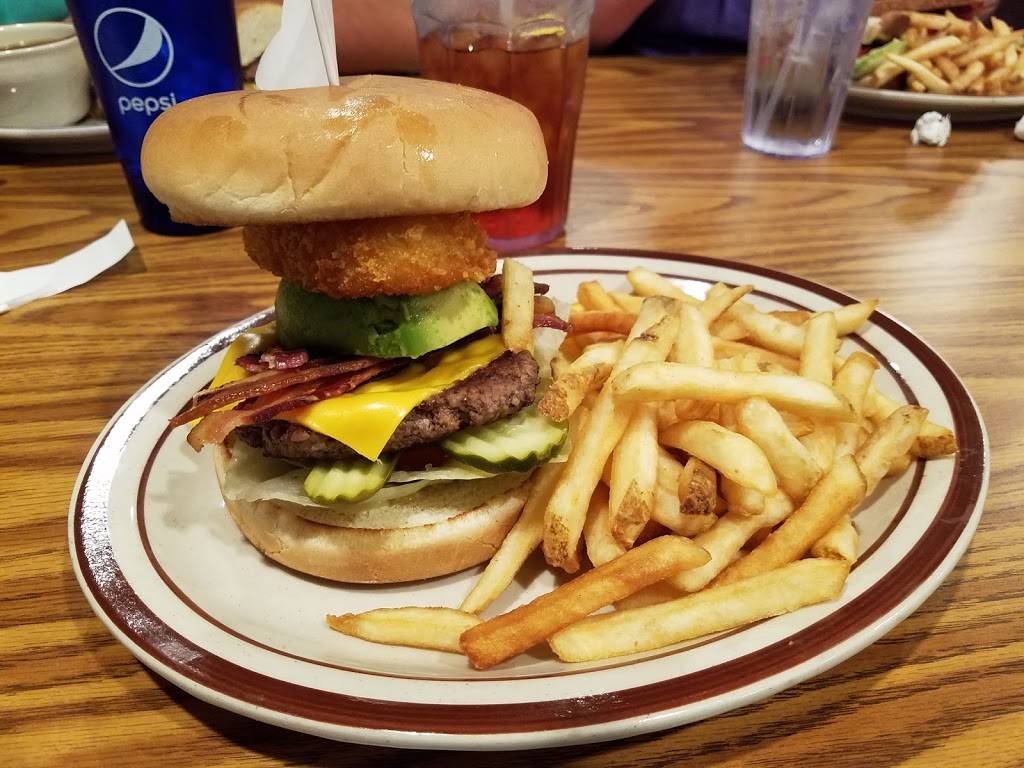 Apple Annies | restaurant | 1165 N Blackstone St, Tulare, CA 93274, USA | 5596863411 OR +1 559-686-3411