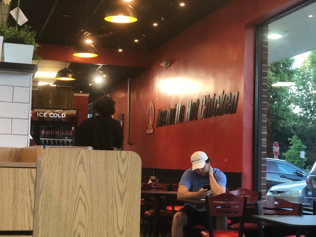 Hangry Joes Hot Chicken | restaurant | 2952-A Chain Bridge Rd, Oakton, VA 22124, USA | 5716697766 OR +1 571-669-7766