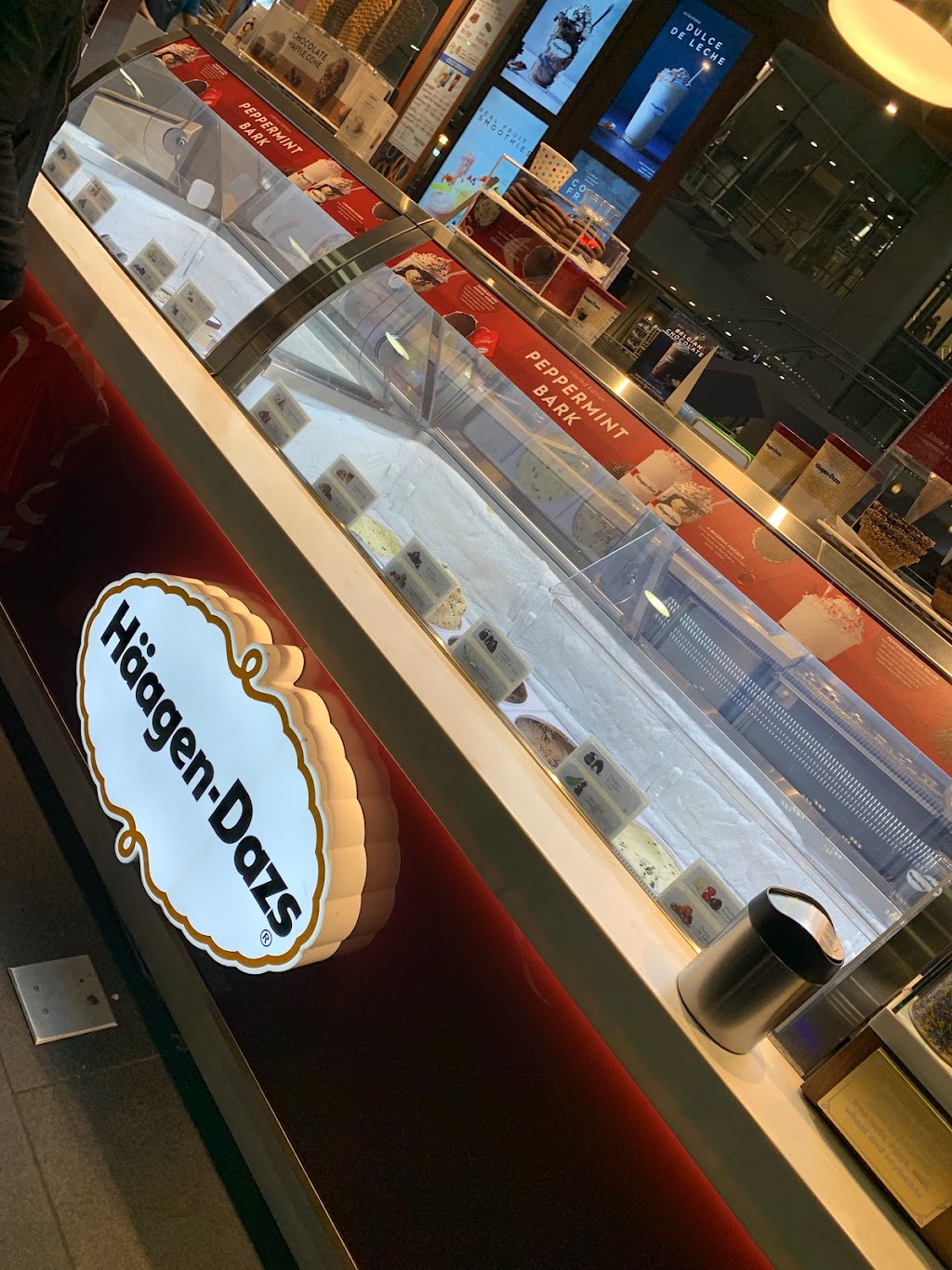 Häagen Dazs | restaurant | 200 Broadway, New York, NY 10038, USA | 2122330171 OR +1 212-233-0171
