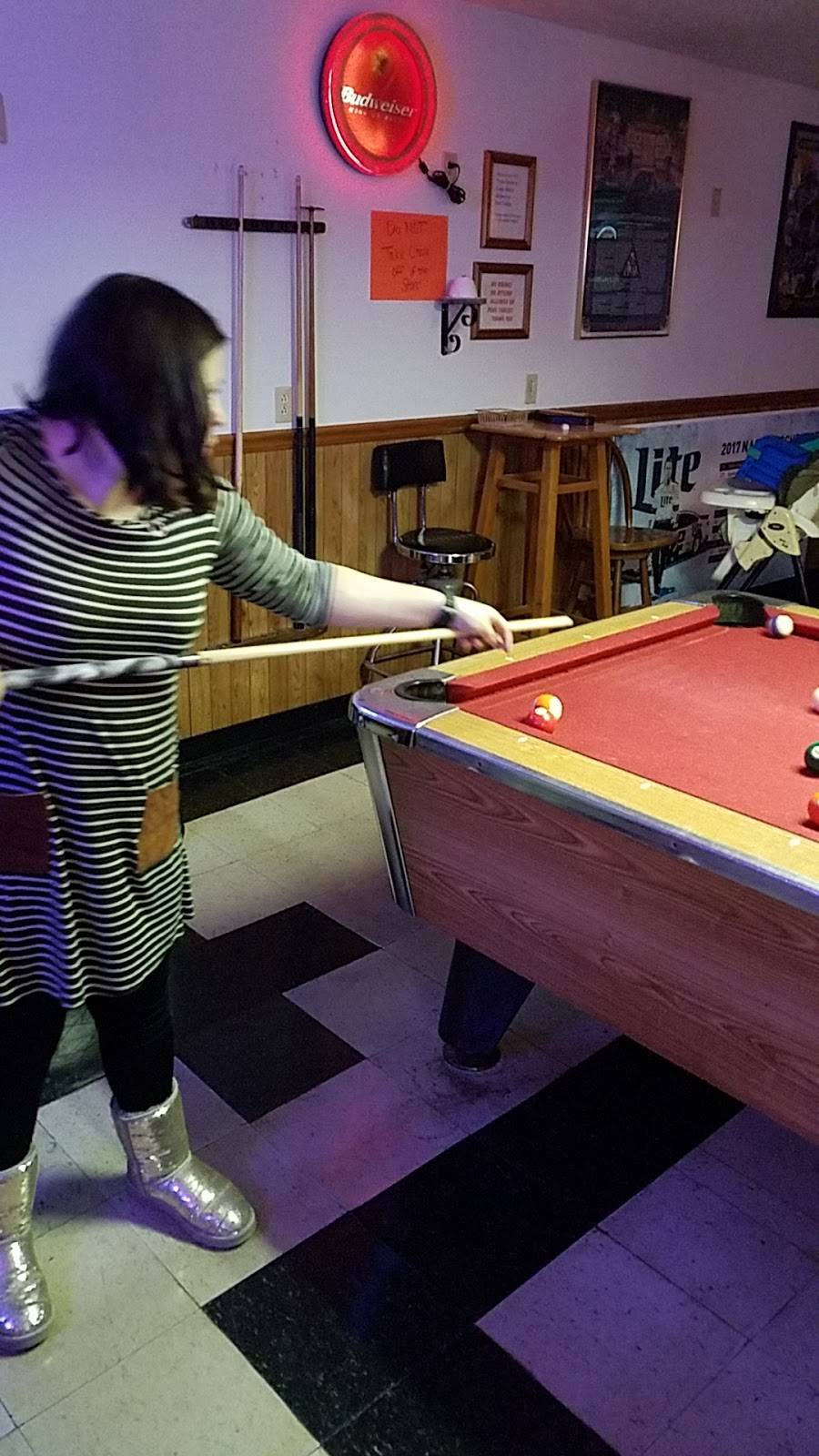 Circle II Bar and Gril | restaurant | 503 W Cleveland St, Heyworth, IL 61745, USA | 3094732854 OR +1 309-473-2854