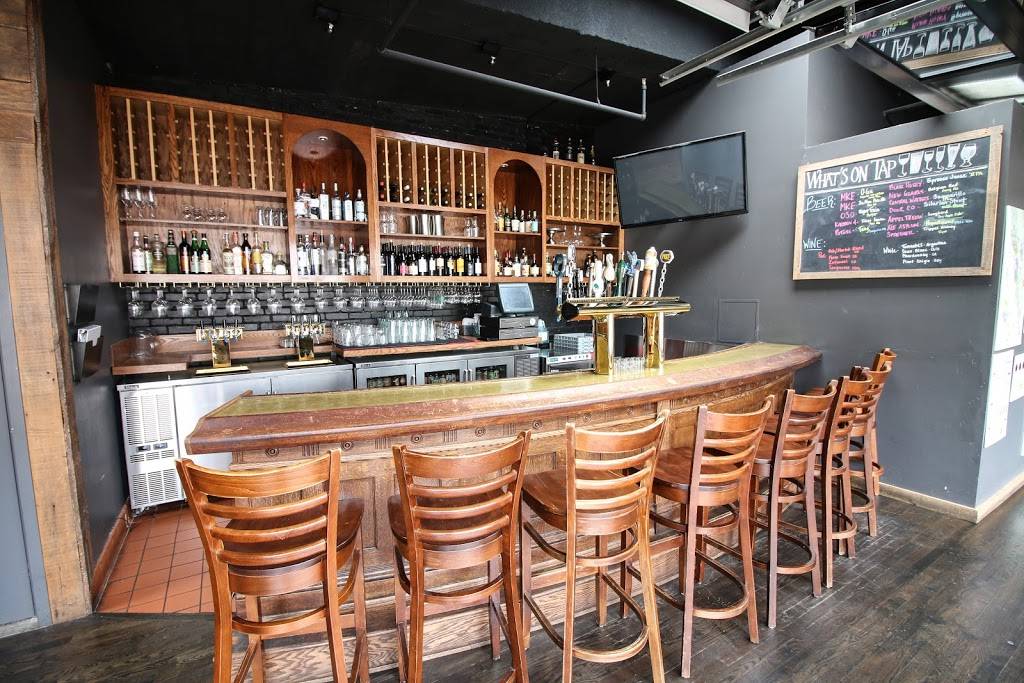 Pizza Man Milwaukee | restaurant | 2597 N Downer Ave, Milwaukee, WI 53211, USA | 4142721745 OR +1 414-272-1745