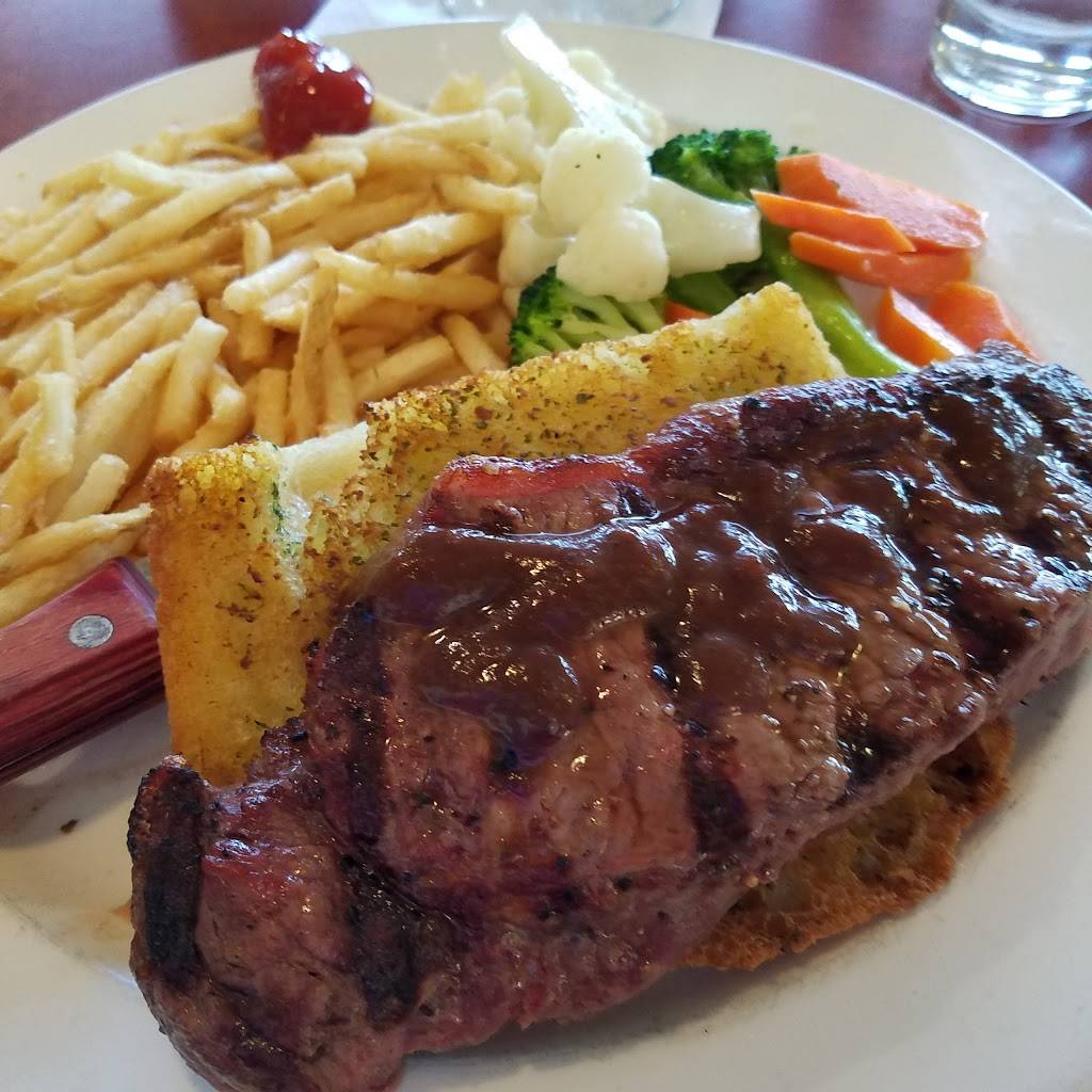 Golden Tee Restaurant & Bar | restaurant | 200 Fred Kane Dr #201, Monterey, CA 93940, USA | 8313731232 OR +1 831-373-1232