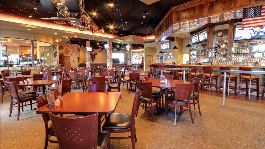 Fat Daddys Sports & Spirits | restaurant | 781 W Debbie Ln, Mansfield, TX 76063, USA | 8174530188 OR +1 817-453-0188