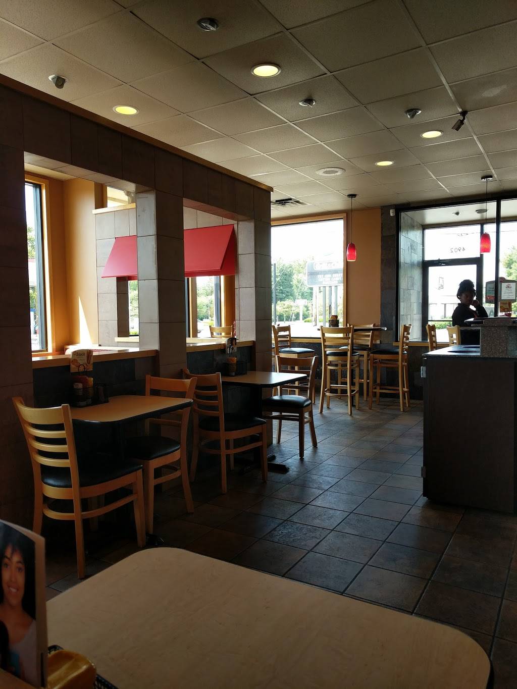 Dairy Queen Grill & Chill | restaurant | 4902 Old Brownsboro Rd, Louisville, KY 40222, USA | 5024260735 OR +1 502-426-0735