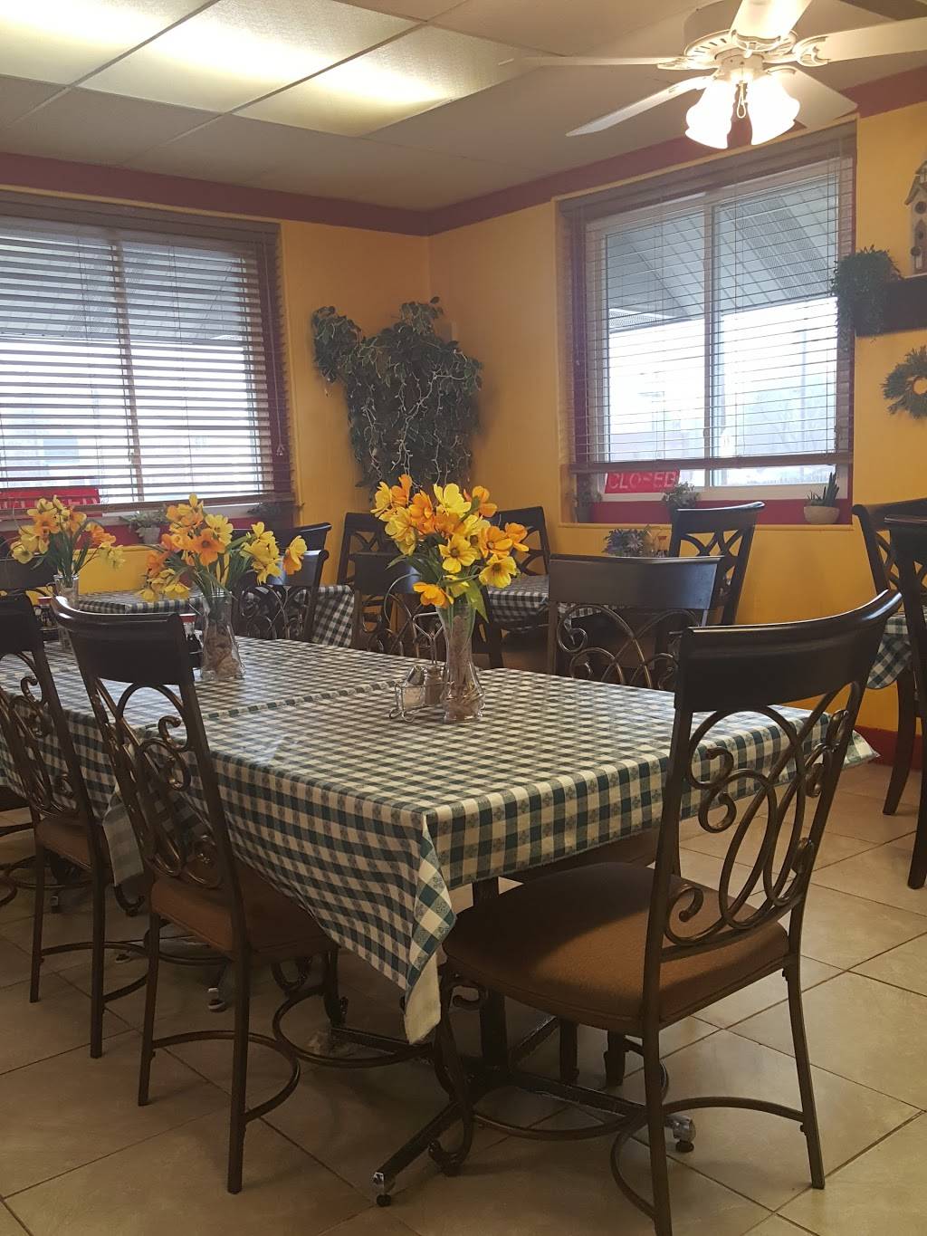 Beas Wok N Roll | restaurant | 1402 Sycamore Rd, DeKalb, IL 60115, USA | 8157561660 OR +1 815-756-1660