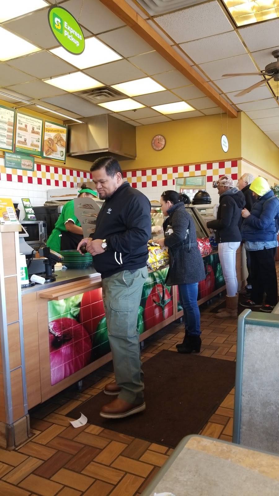 Subway | restaurant | 4080 W Broadway Ave, Robbinsdale, MN 55422, USA | 7635330966 OR +1 763-533-0966