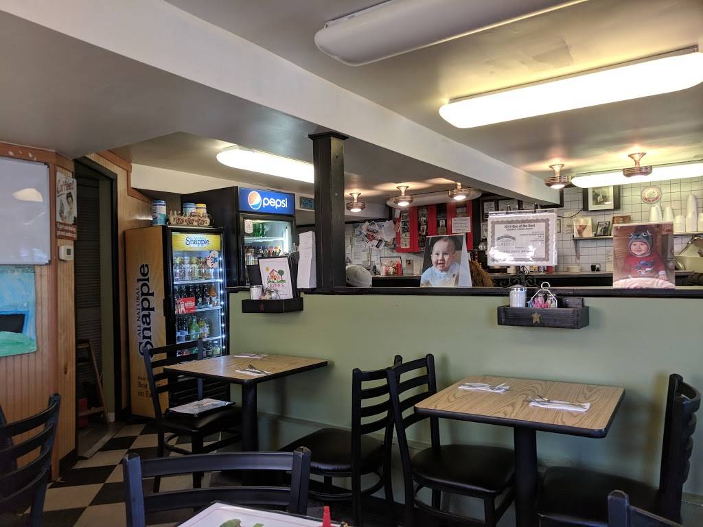 Lynns Hometown Deli & Takeout | meal takeaway | 913 N 3rd St, Millville, NJ 08332, USA | 8568252383 OR +1 856-825-2383