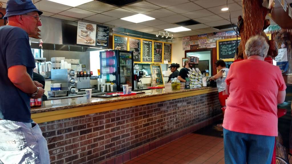 Big Franks BBQ Grill | restaurant | 572 Watertown Ave, Waterbury, CT 06708, USA | 2037537427 OR +1 203-753-7427