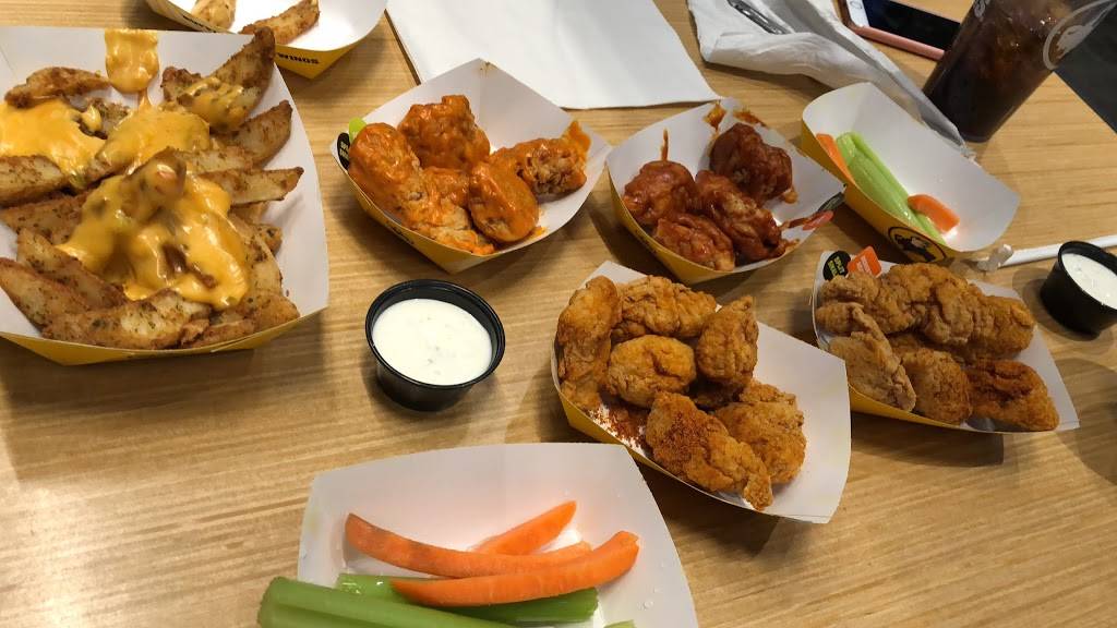 Buffalo Wild Wings | restaurant | 1555 Simi Town Center Way, Simi Valley, CA 93065, USA | 8055205815 OR +1 805-520-5815