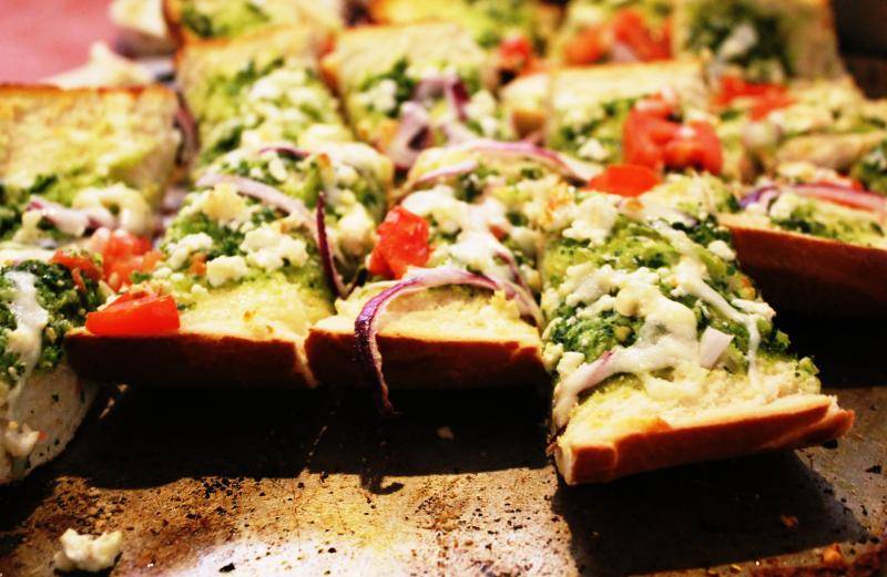 Robas Pizza Cafe | restaurant | 2320 Powell St, Emeryville, CA 94608, USA | 5105477773 OR +1 510-547-7773