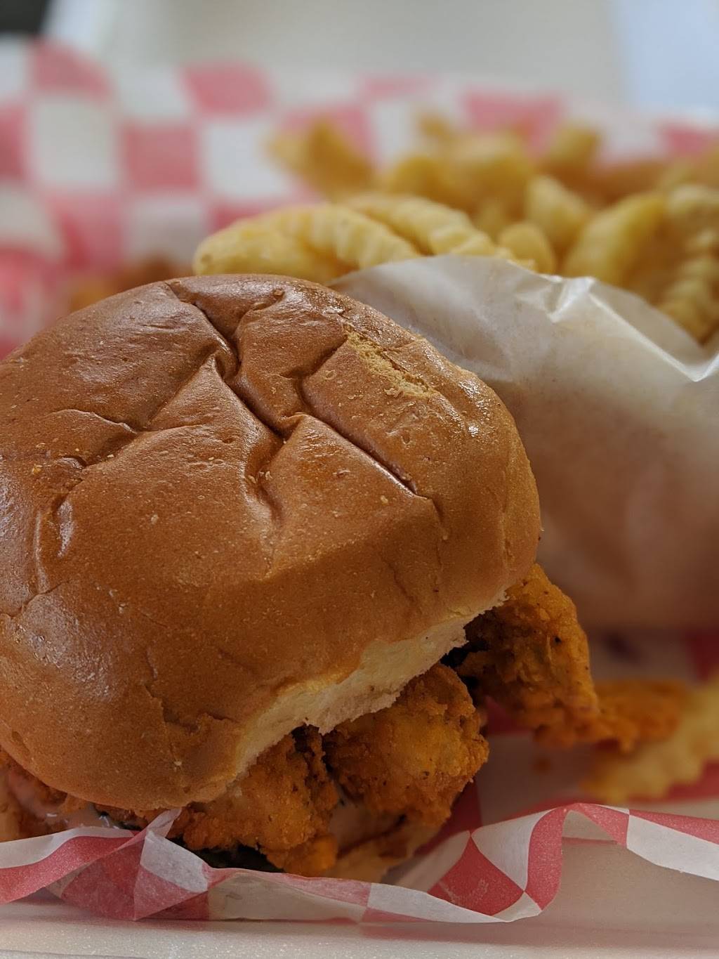 The Crispy Chick | restaurant | 5618 Woodland Ave, Cleveland, OH 44104, USA | 2163314700 OR +1 216-331-4700