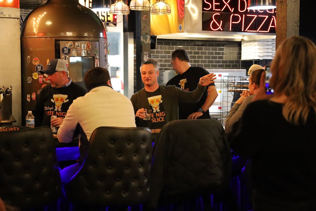 Mikeys Late Night Slice | restaurant | 892 Oak St, Columbus, OH 43205, USA | 6149271136 OR +1 614-927-1136