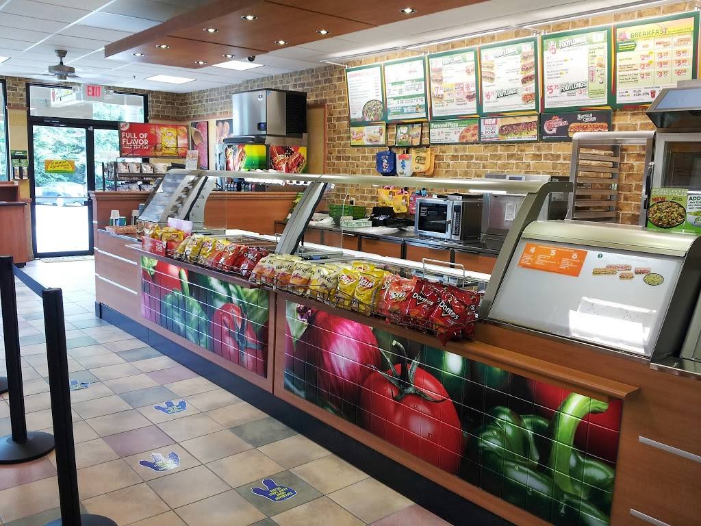 Subway | restaurant | 340 NJ-34, Colts Neck, NJ 07722, USA | 7322525992 OR +1 732-252-5992