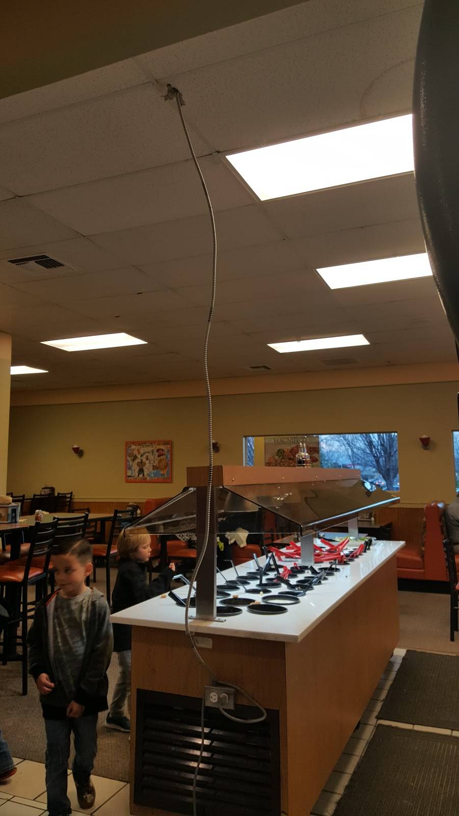 Round Table Pizza | meal delivery | 7841 Amador Valley Blvd, Dublin, CA 94568, USA | 9258286680 OR +1 925-828-6680