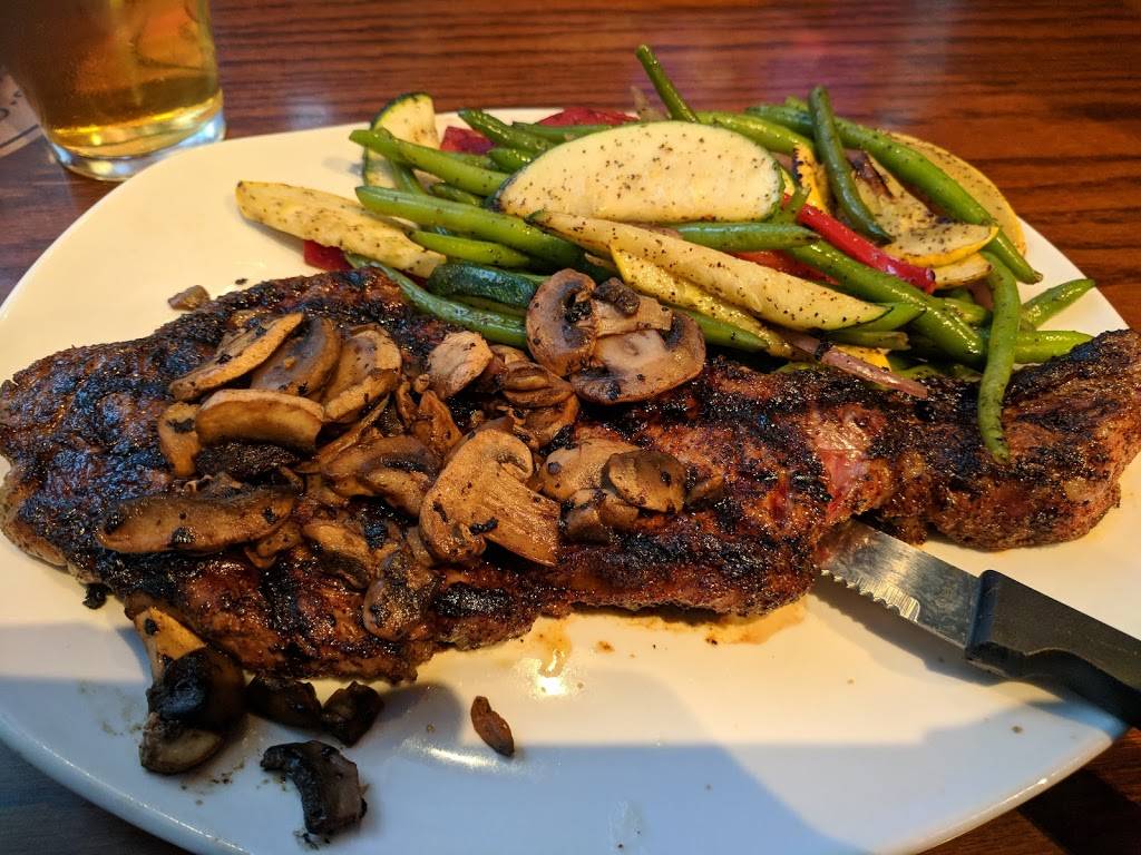 Carolina Ale House | restaurant | 201 S College St #010, Charlotte, NC 28244, USA | 7049403600 OR +1 704-940-3600