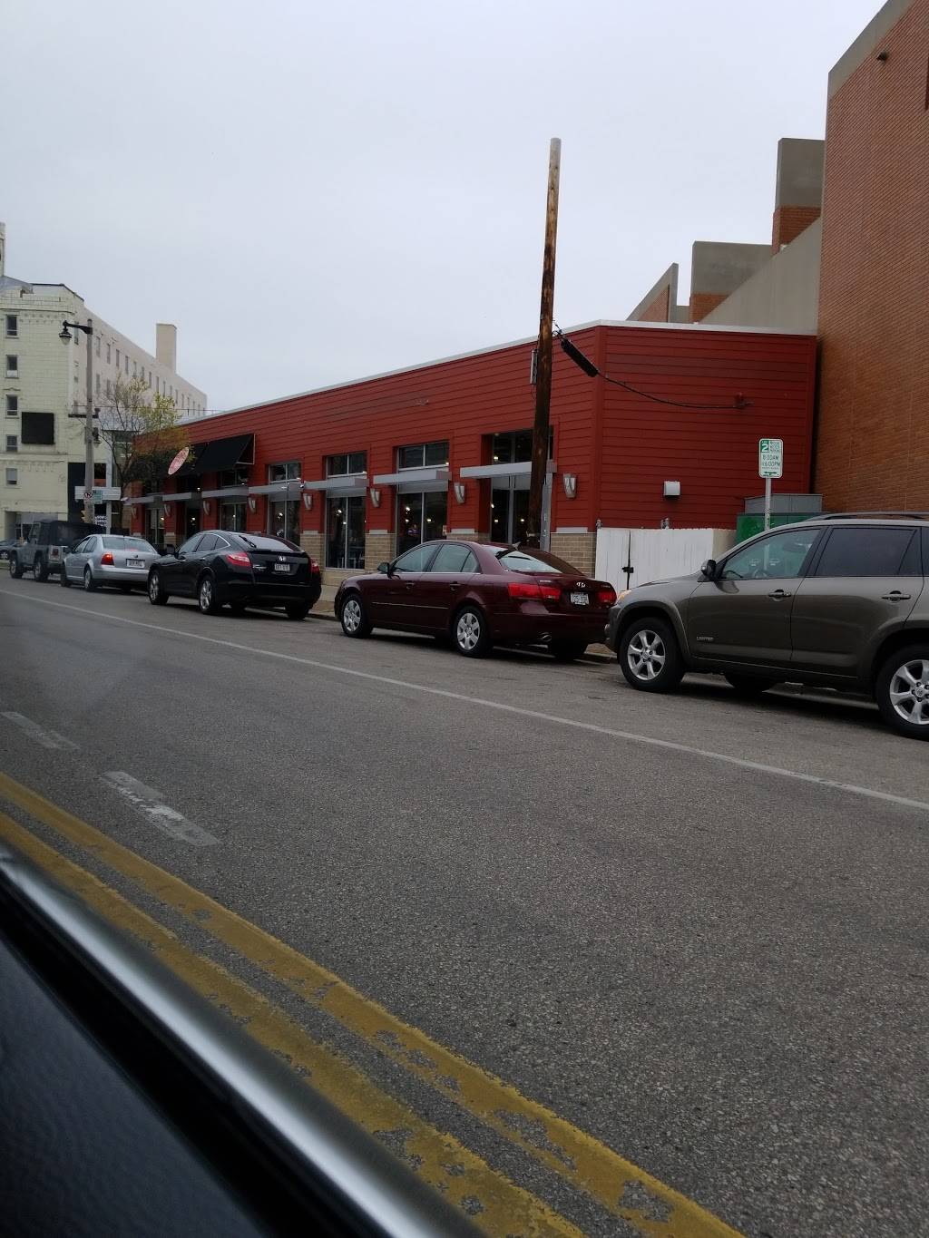 Ians Pizza Milwaukee North Ave | restaurant | 2035 E North Ave, Milwaukee, WI 53202, USA | 4147279200 OR +1 414-727-9200