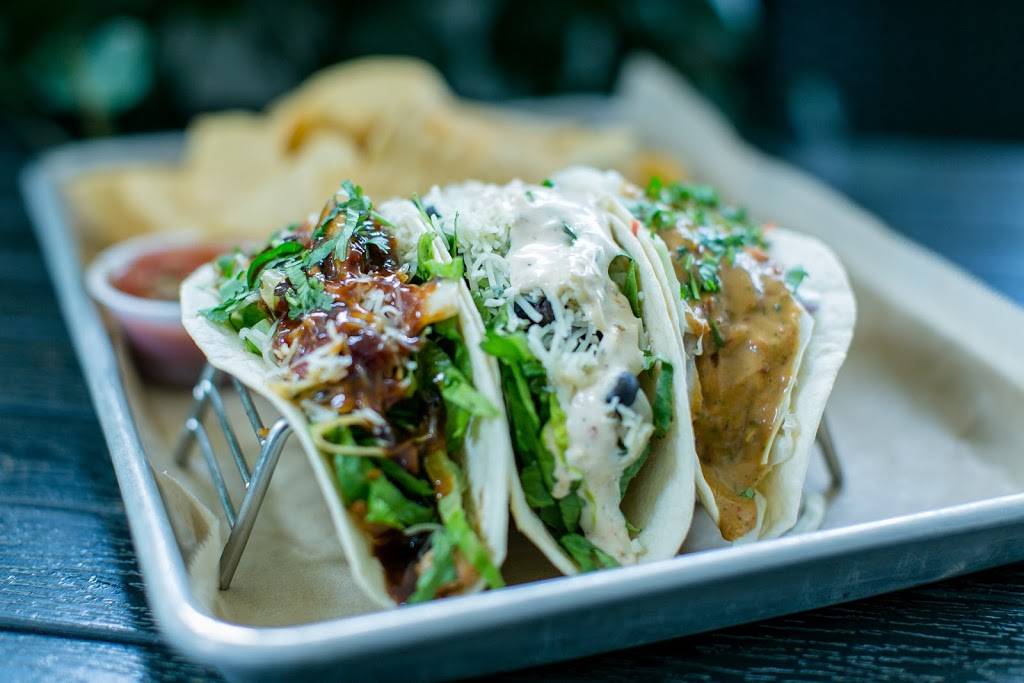 Big Kahuna Atlanta | restaurant | 303 Peachtree Center Ave NE, Atlanta, GA 30303, USA | 4043430409 OR +1 404-343-0409