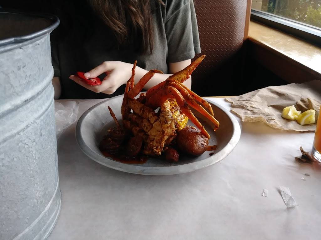 Lakeside Boiling Seafood | restaurant | 4825 Northwest Expy, Oklahoma City, OK 73132, USA | 4057202188 OR +1 405-720-2188