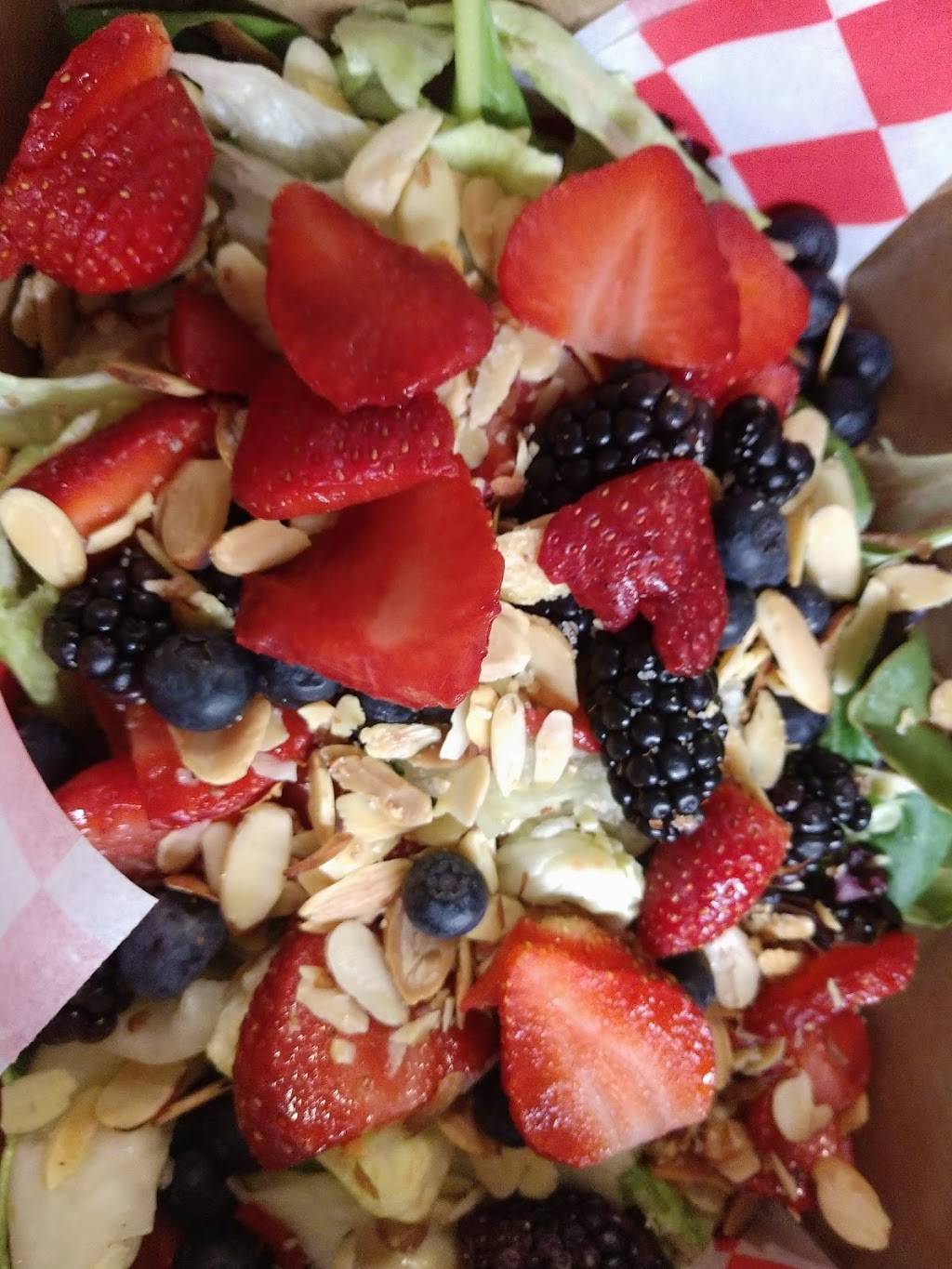 Pere Marquette Bistro & Catering | restaurant | 102 E Upton Ave, Reed City, MI 49677, USA | 2318329833 OR +1 231-832-9833