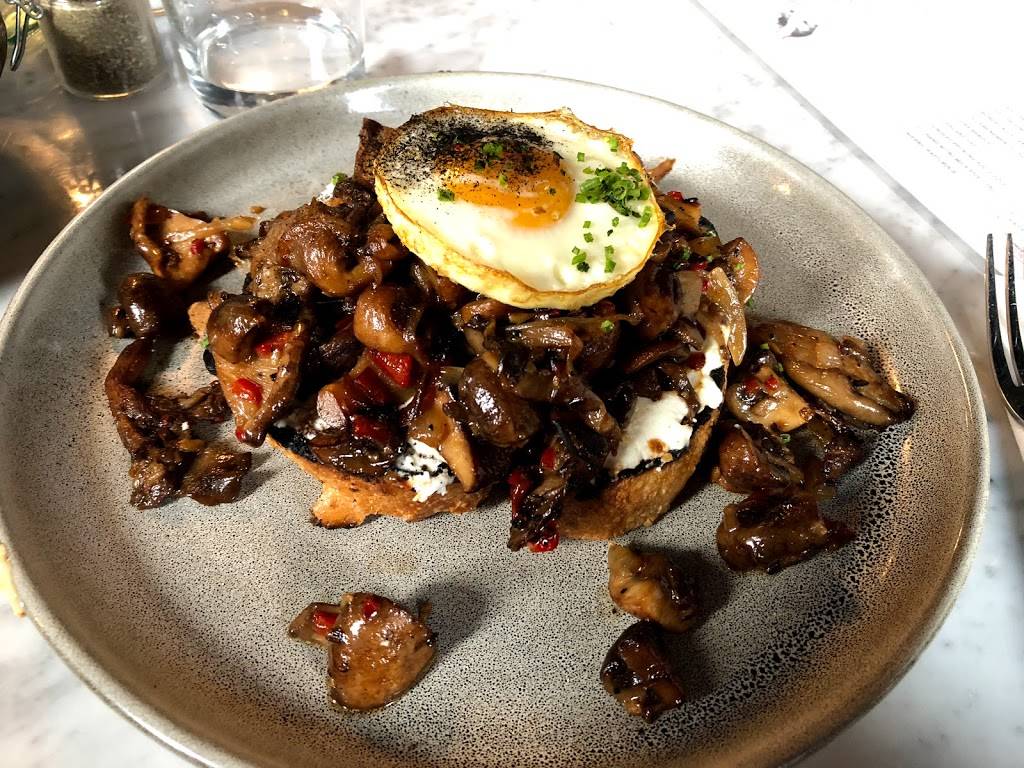 The Fitzroy | restaurant | 9 Drayton St, Savannah, GA 31401, USA | 9122105980 OR +1 912-210-5980