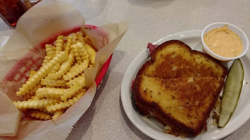 Sparkys Diner | restaurant | 1462 W South Airport Rd, Traverse City, MI 49686, USA | 2319338005 OR +1 231-933-8005