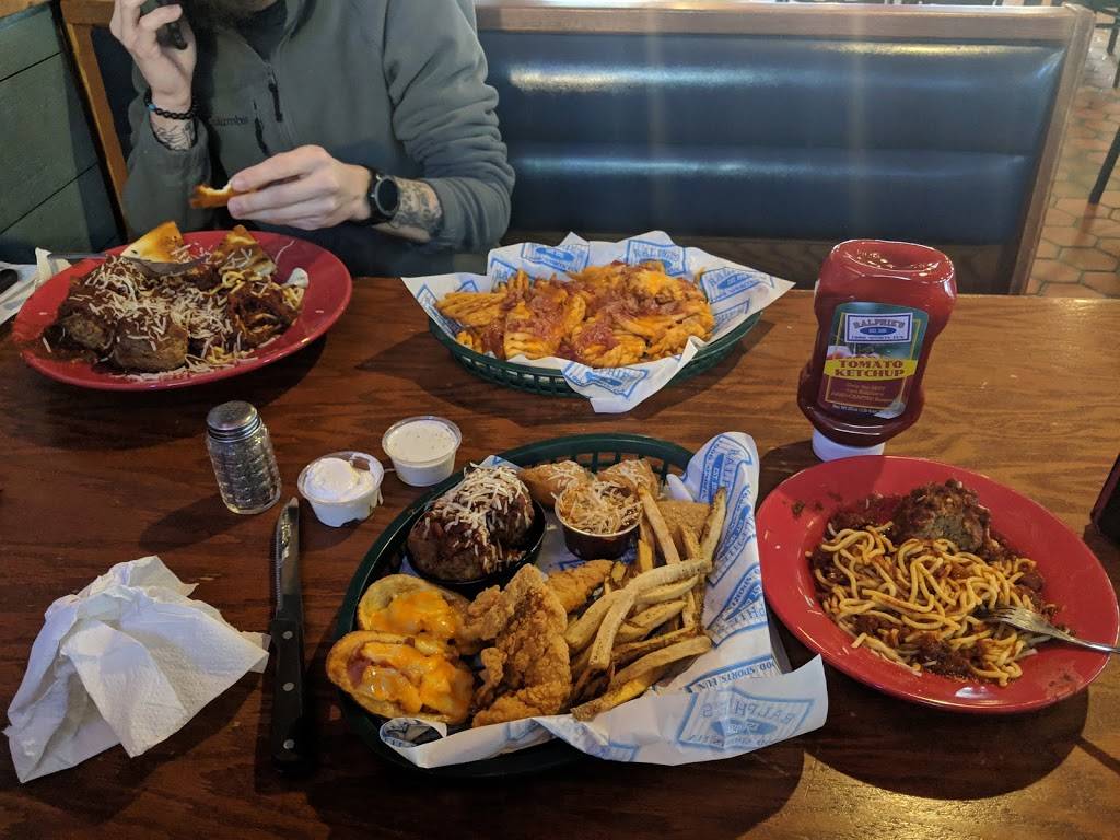 Ralphies Sports Eatery | restaurant | 3005 Navarre Ave, Oregon, OH 43616, USA | 4196932500 OR +1 419-693-2500