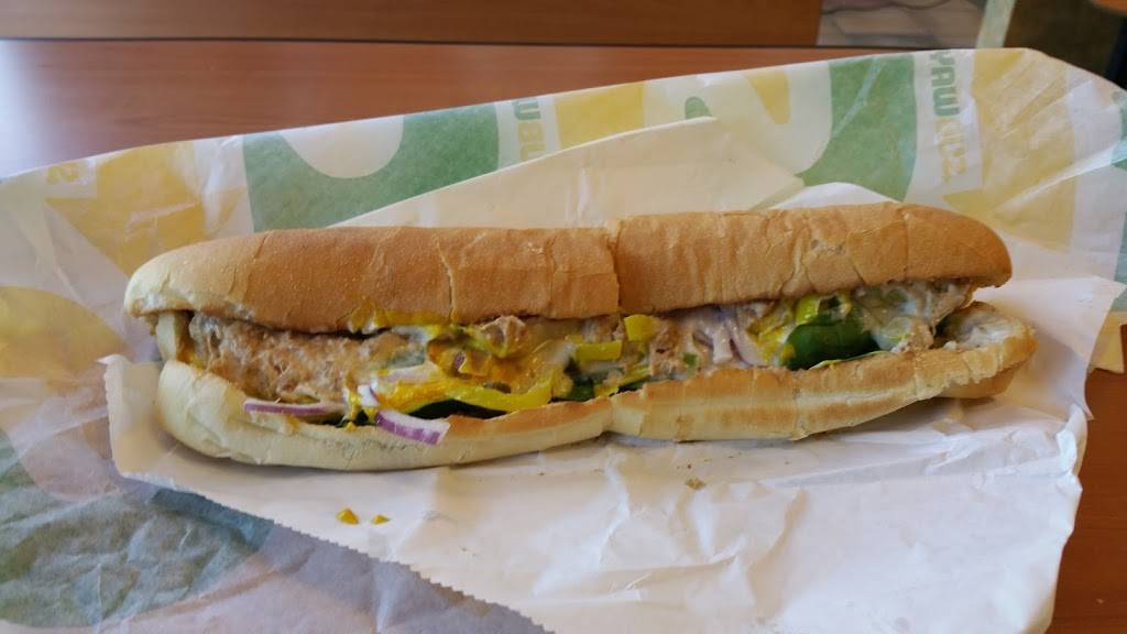 Subway | restaurant | 11054 Hickman Rd, Clive, IA 50325, USA | 5152764196 OR +1 515-276-4196