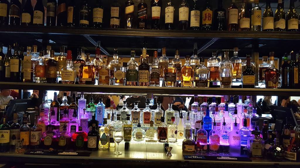 Finleys Tap House | restaurant | 3236 Ginger Creek Dr, Springfield, IL 62711, USA | 2175721996 OR +1 217-572-1996